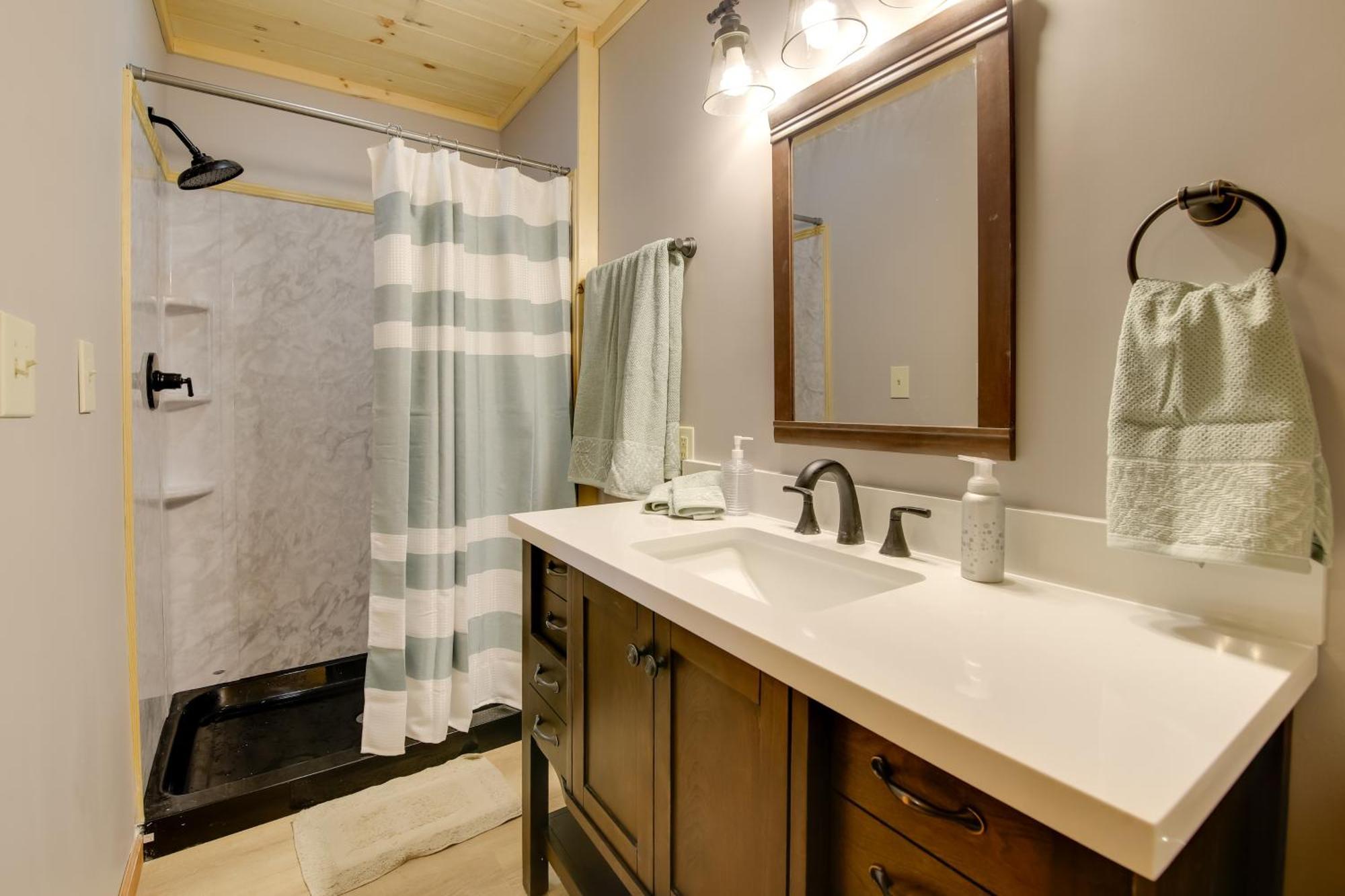Gatlinburg Mountain Cabin With Hot Tub, Deck And Games Exteriör bild