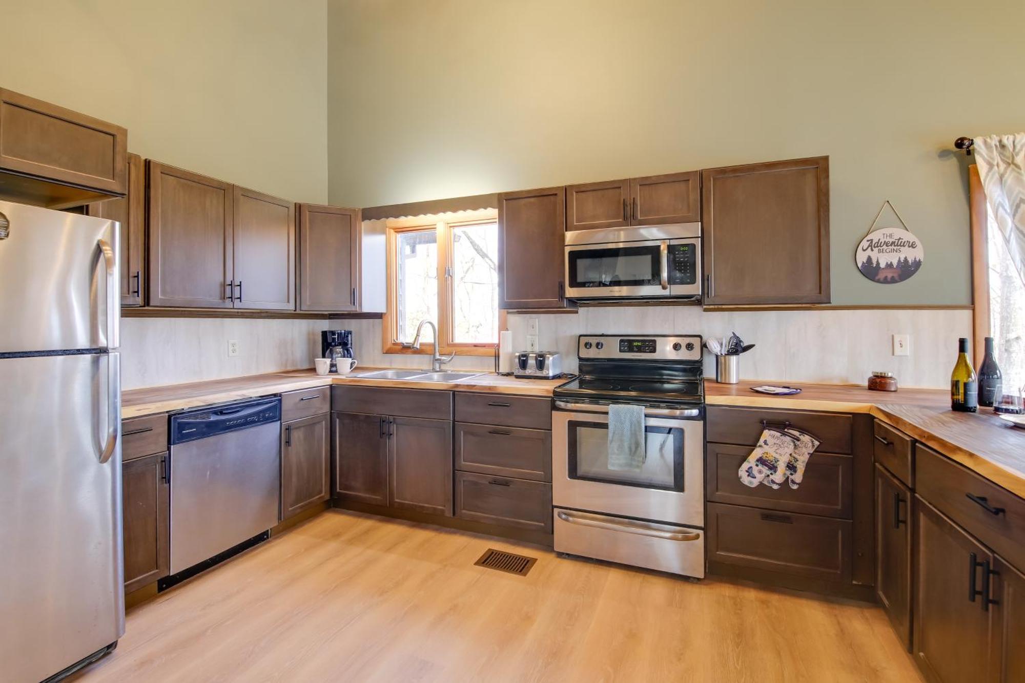 Gatlinburg Mountain Cabin With Hot Tub, Deck And Games Exteriör bild