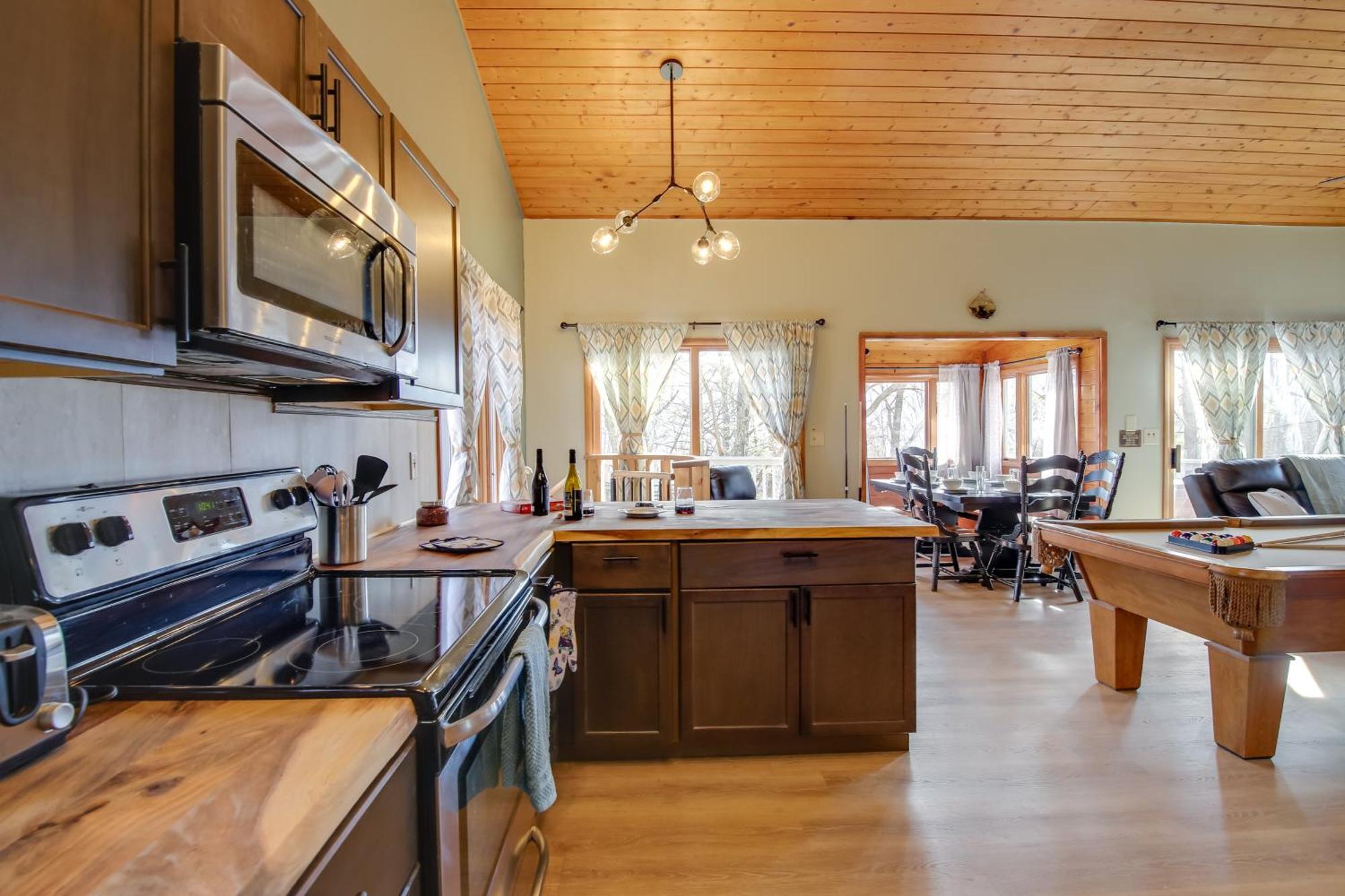 Gatlinburg Mountain Cabin With Hot Tub, Deck And Games Exteriör bild